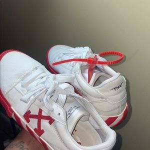 AUTHENTIC OFF WHITE SNEAKERS